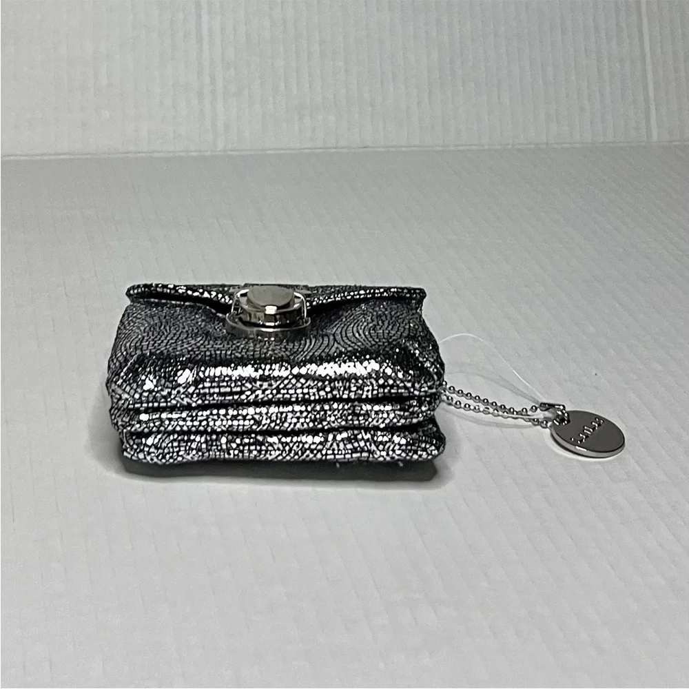 Lulu’s Metallic Wallet - Picture 7 of 13